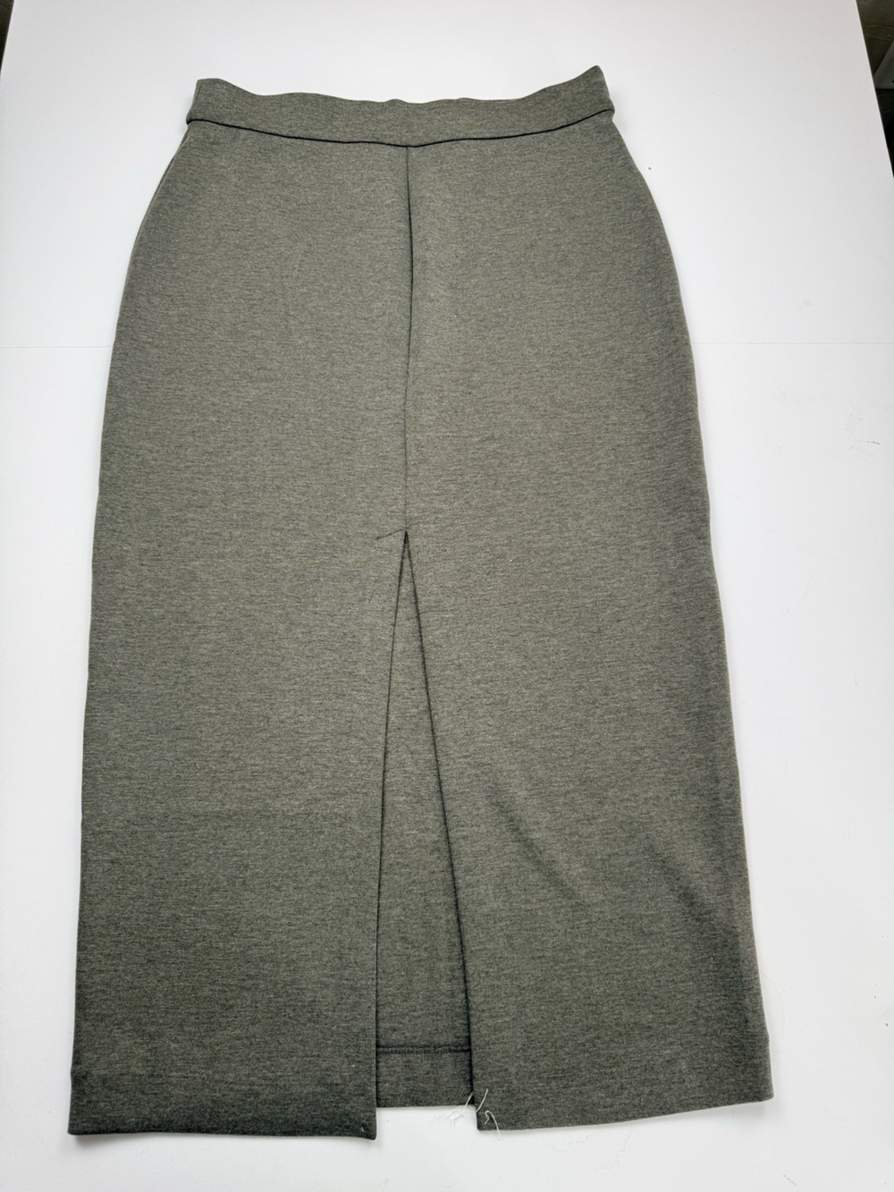 NWT Express Gray Knit Midi Pencil Skirt Size L Stretch Pull-On Minimalist - Picture 6 of 7